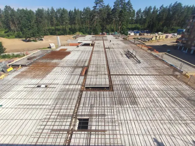 Budynek S11, 04.08.2020: Zbrojenie stropu nad drugim piętrem - klatka I.