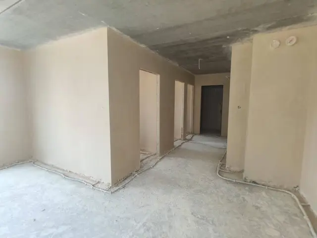 Budynek S10, 04.08.2020: Zakończenie tynkowania ścian w lokalach mieszkalnych na parterze.