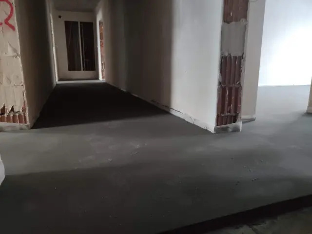 Budynek S9, 04.08.2020: Podkłady pod posadzki na pierwszym piętrze.