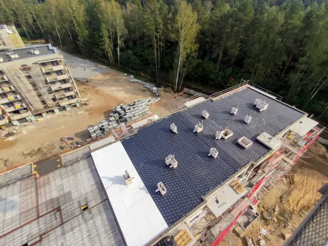 Budynek S11, 21.09.2020: Warstwy izolacyjne stropodachu - klatka II.
