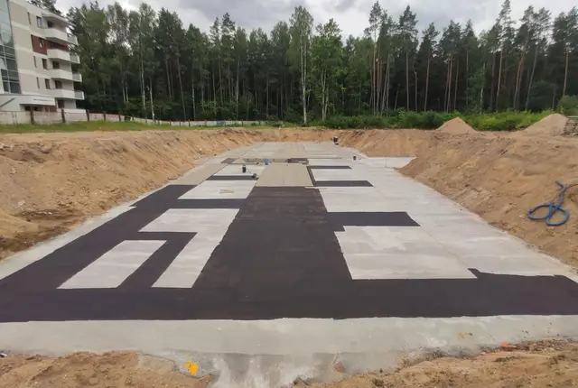Budynek S12, 04.08.2021: Wykonanie podkładu pod fundamenty budynku.