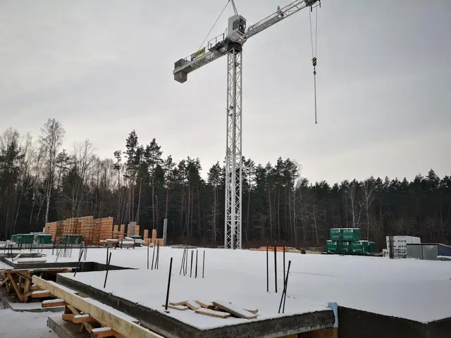 Budynek S12, 23.12.2021: Zakończenie prac związanych z wykonaniem stropu nad kondygnacją podziemną.