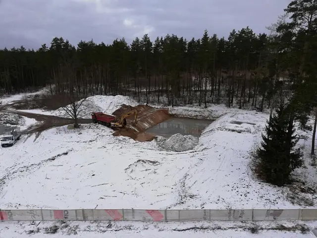 Budynek S18, 31.01.2022: Rozpoczęcie prac związanych z wykopem i wykonaniem podkładu pod fundamenty budynku.