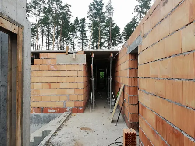 Budynek S18, 30.06.2022: Zbrojenie stropu nad parterem - lewa bryła budynku.