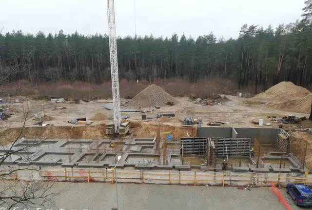 Budynek S17, 29.12.2023: Zbrojenie i betonowanie ścian kondygnacji podziemnej.