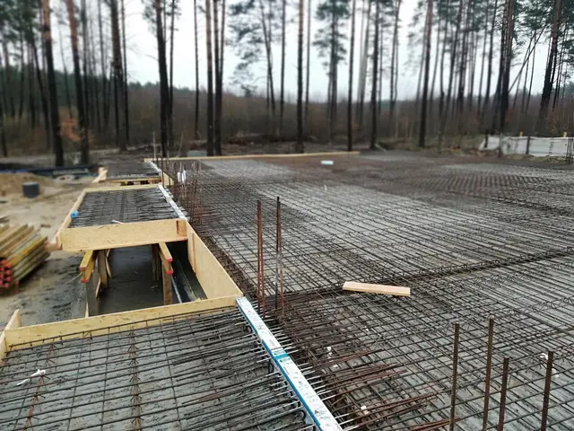 Budynek S17, 20.02.2024: Zbrojenie stropu nad kondygnacją podziemną - lewa bryła budynku.